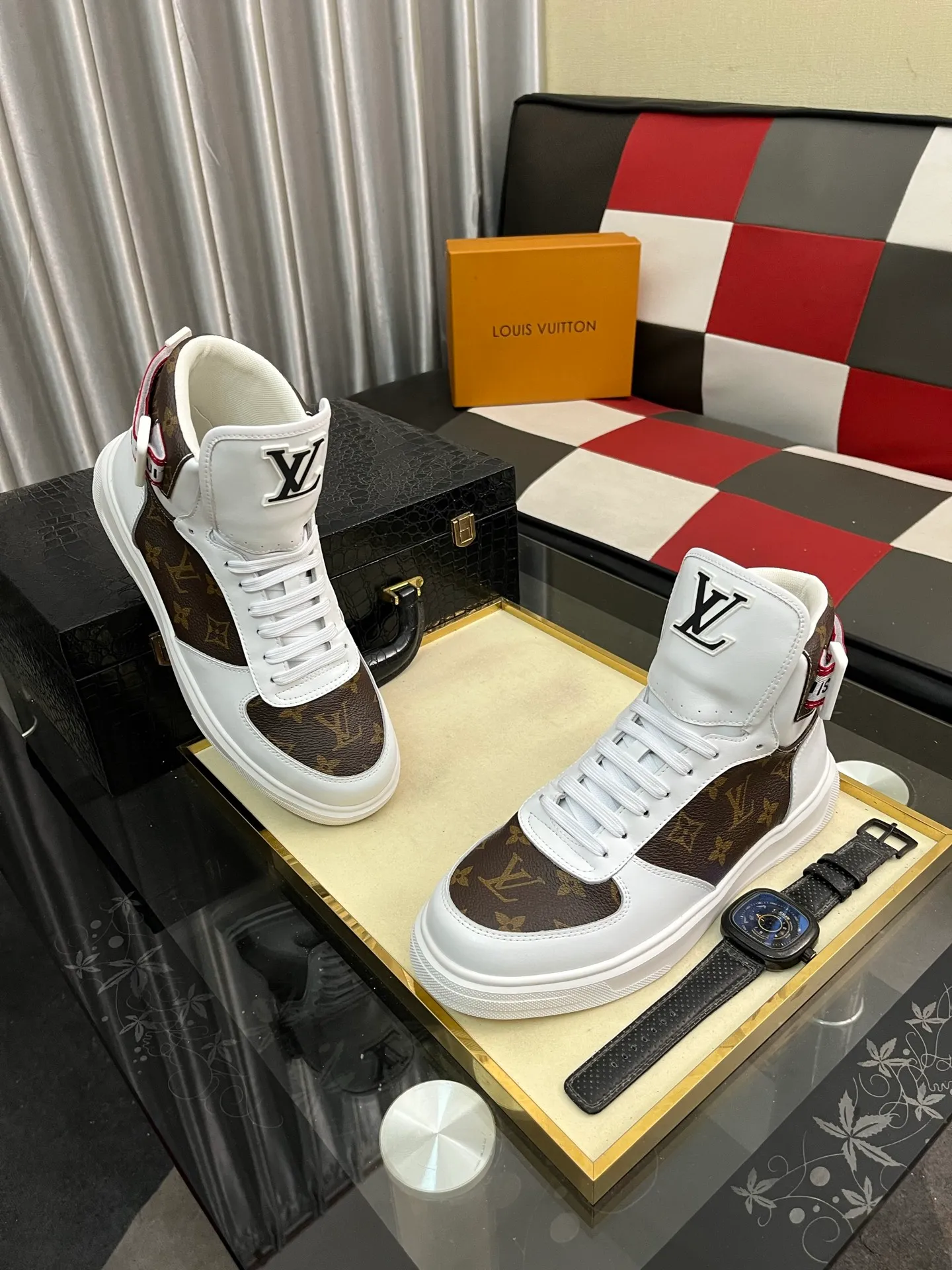 Men's shoes💰440⌚️⌚️"LOUI* VUITTO*" popular men's casual shoes, genuine Italian development💯purchasing level quality✔️The upper is made of first-layer cowhide, comfortable and soft sheepskin feet⚡️Fashionable and versatile. The toe last shape is firm and full, and the soles are made from LV original molds and can be moved in and out of the counter at will. Light and comfortable on the foot~purely handmade, details determine quality! Size:38-442️⃣Colors available
